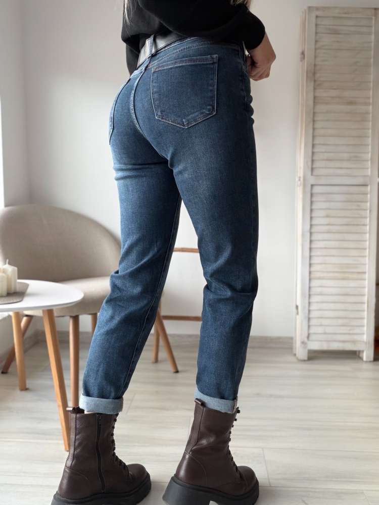 Сини дънки мамфит с черен колан