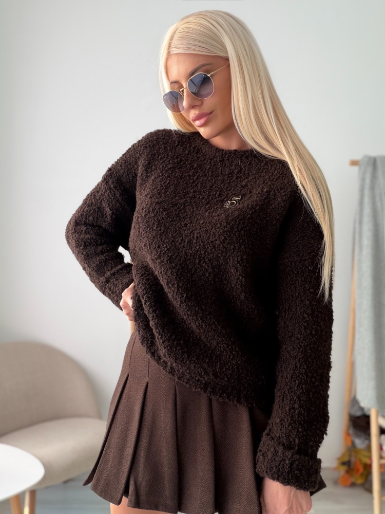 Кафяв пуловер с брошка 5