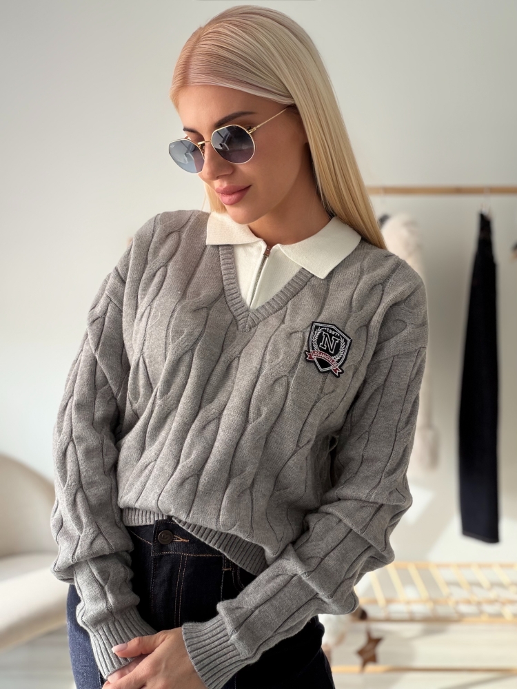 Сив пуловер значка