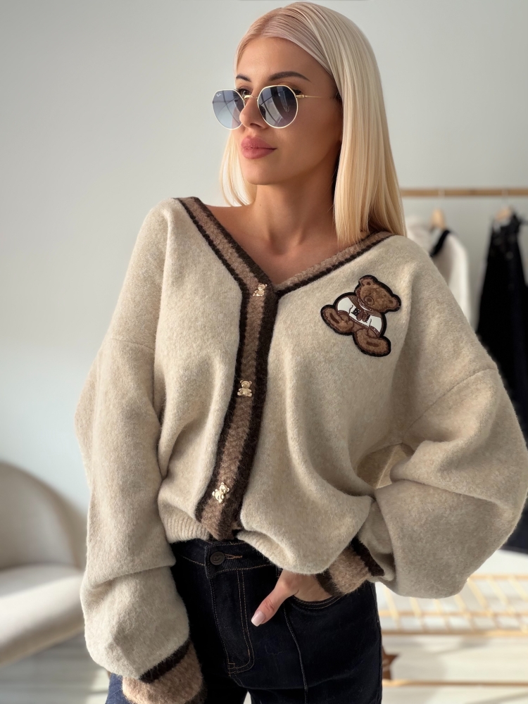 Вълнена жилетка с мече