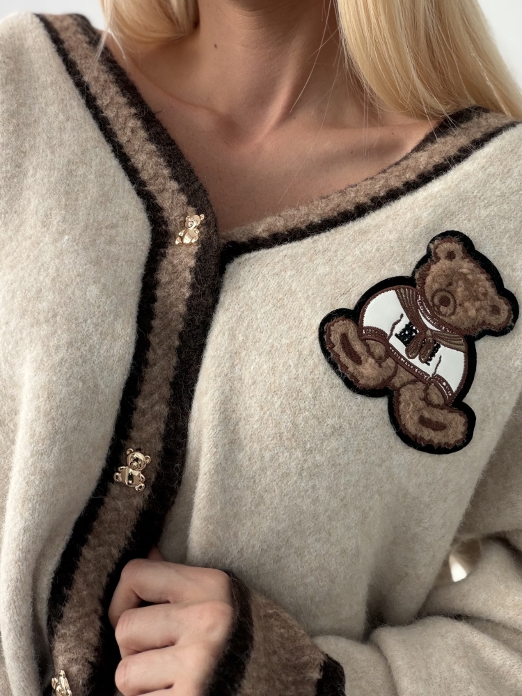 Вълнена жилетка с мече