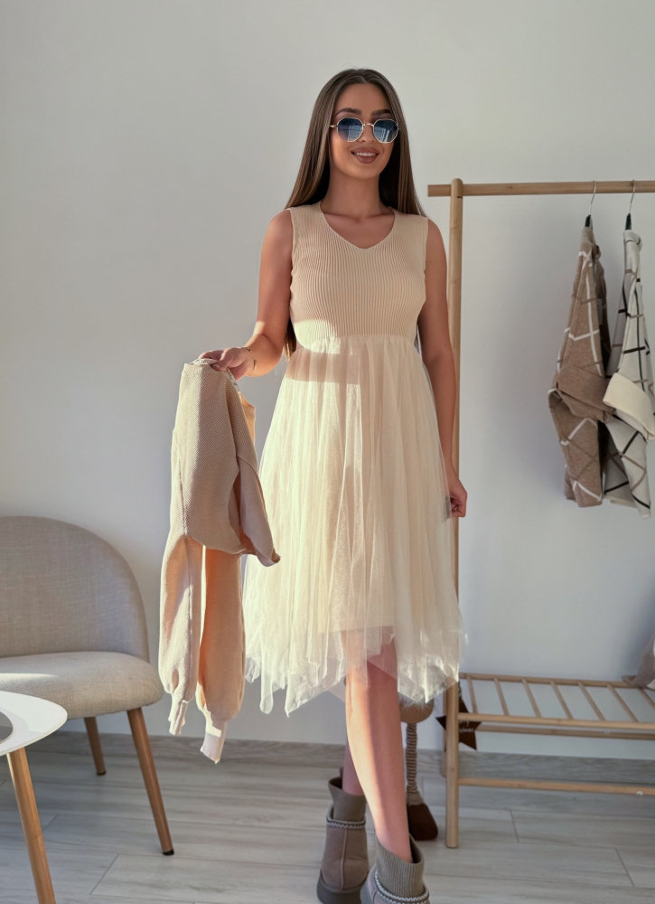 Бежова рокля 2 части
