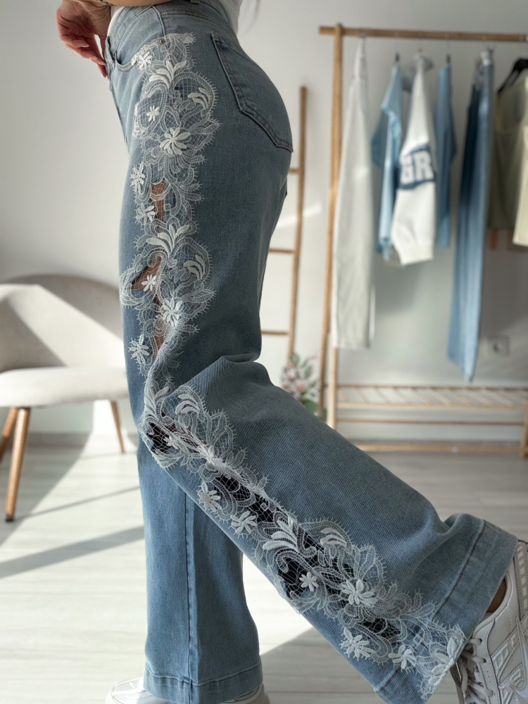 Дънки с дантела