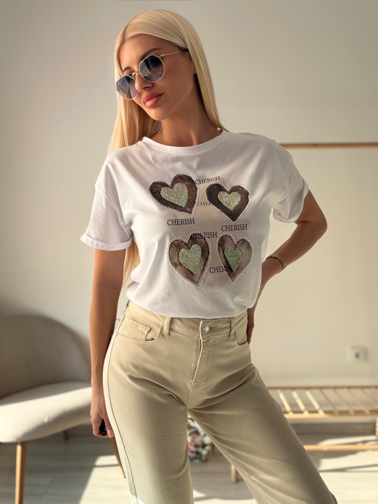 Бяла тениска с кафяви сърца