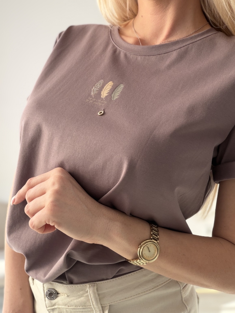 Кафява тениска с перца