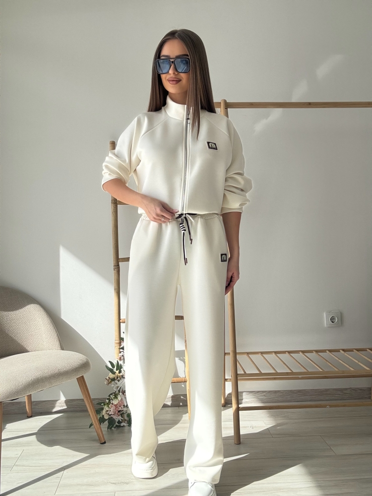 Спортен комплект в бяло