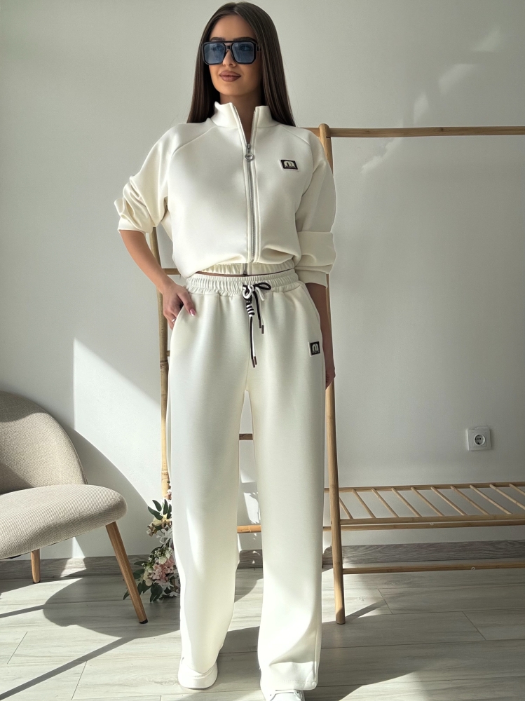 Спортен комплект в бяло