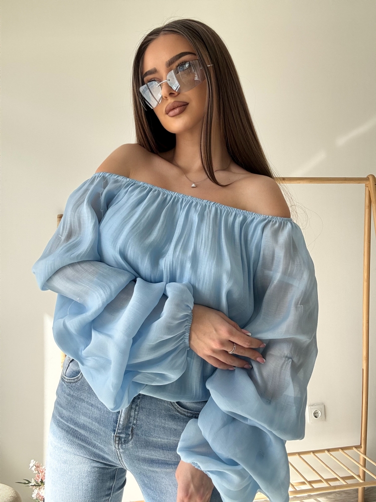 Синя блуза с ефирни ръкави