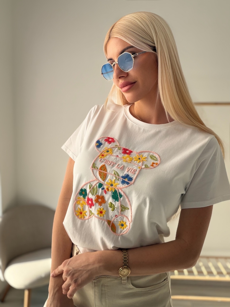 Бяла тениска с цветя и мече