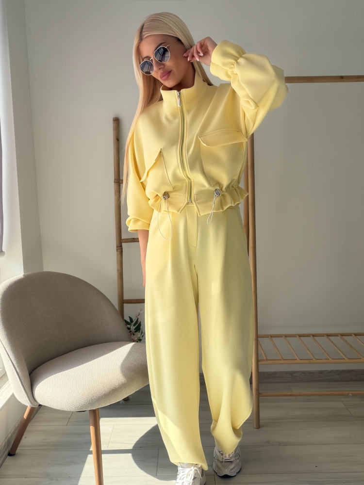 Жълт екип балон