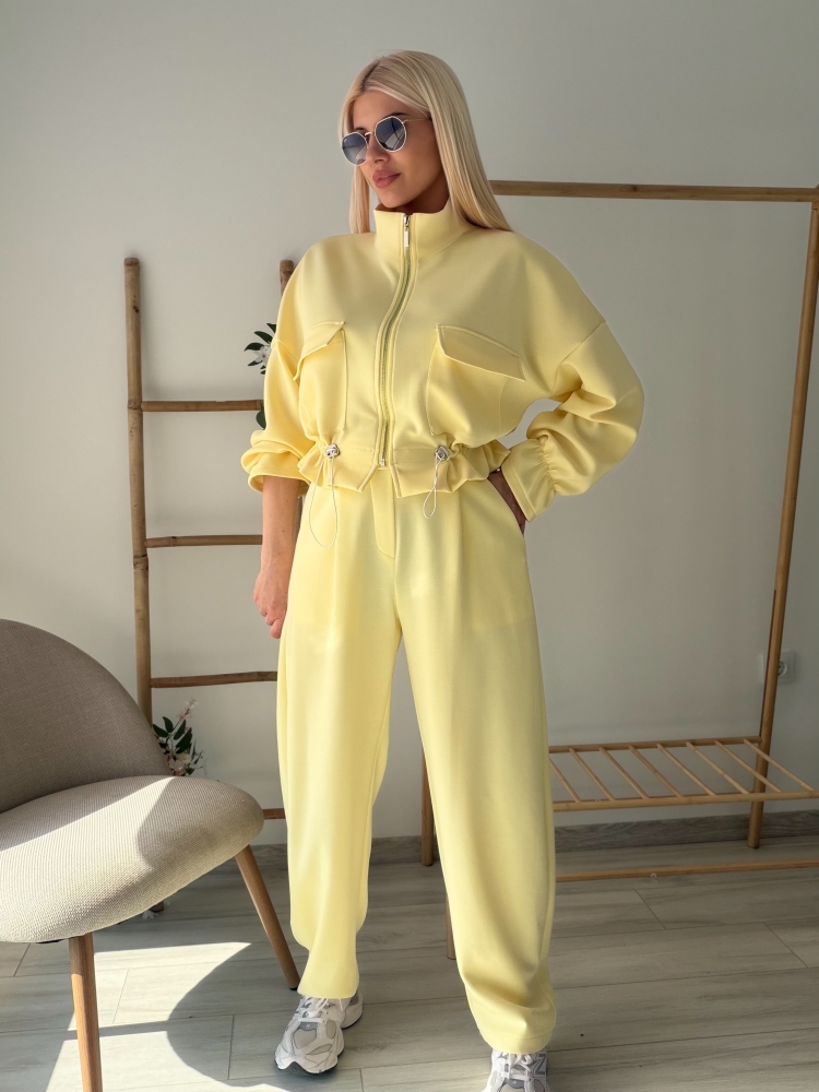 Жълт екип балон