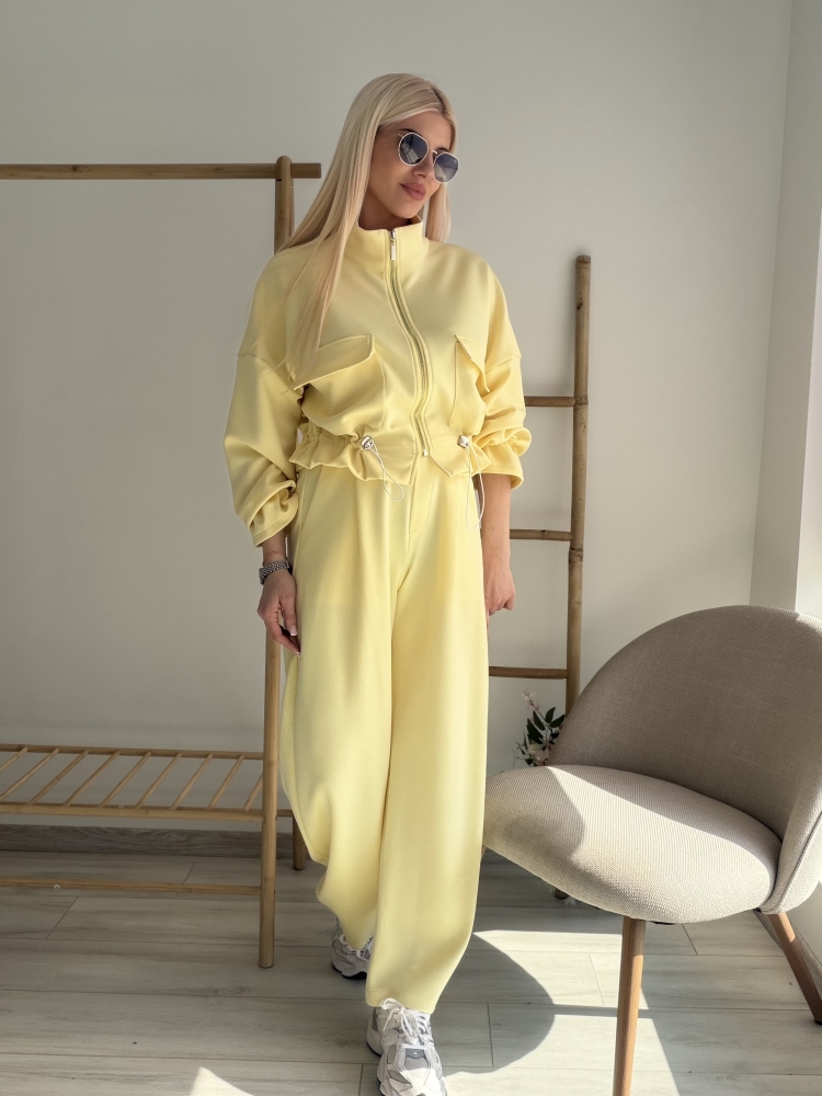 Жълт екип балон