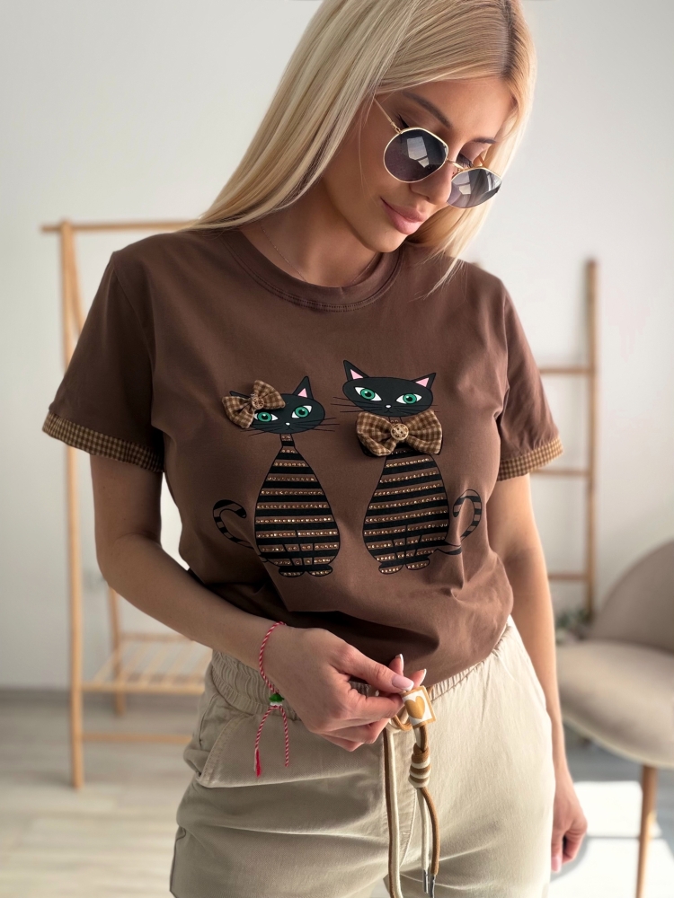 Кафява тениска с котки