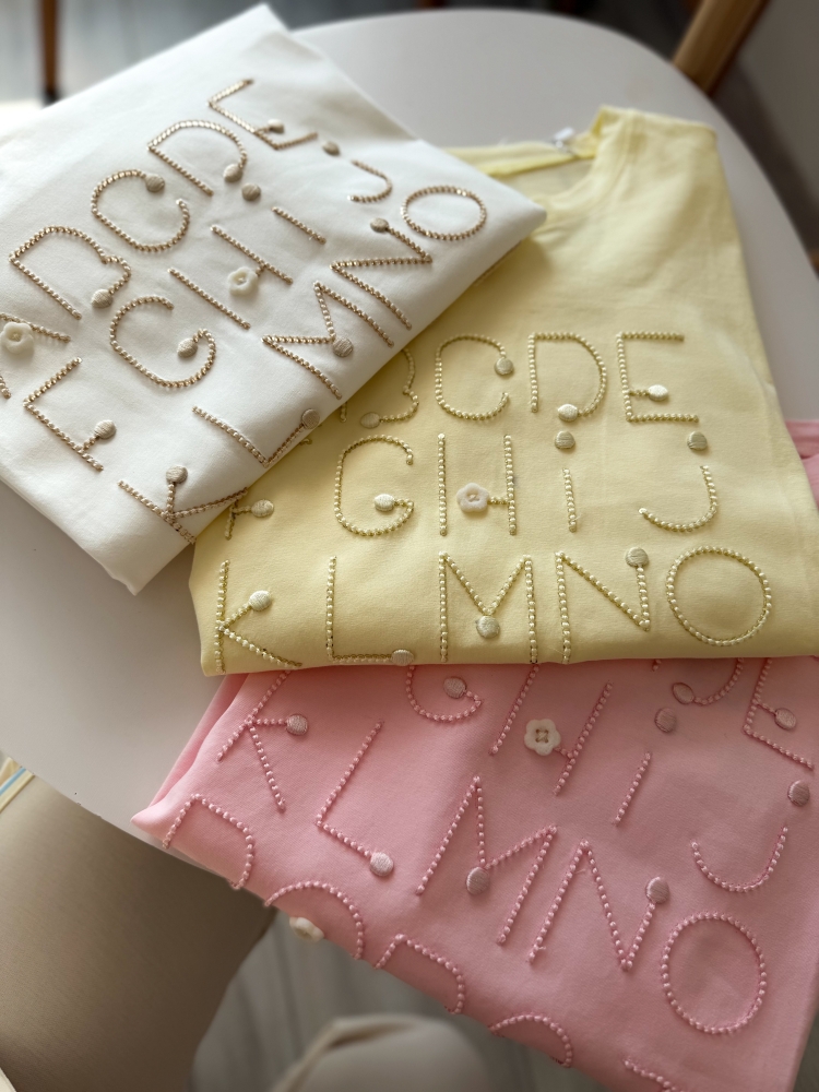 Бяла тениска с букви