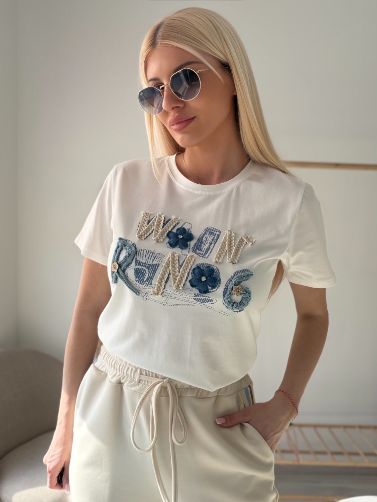 Тениска с деним букви