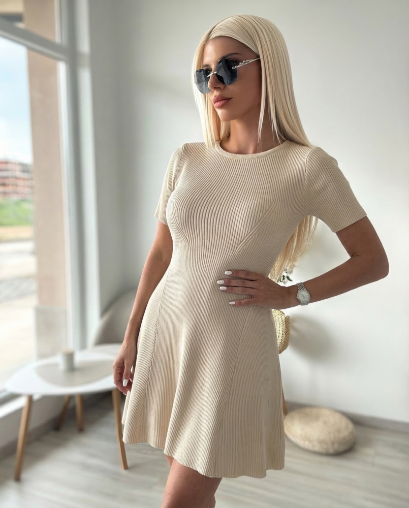 Бежова пролетна рокля с ръкав