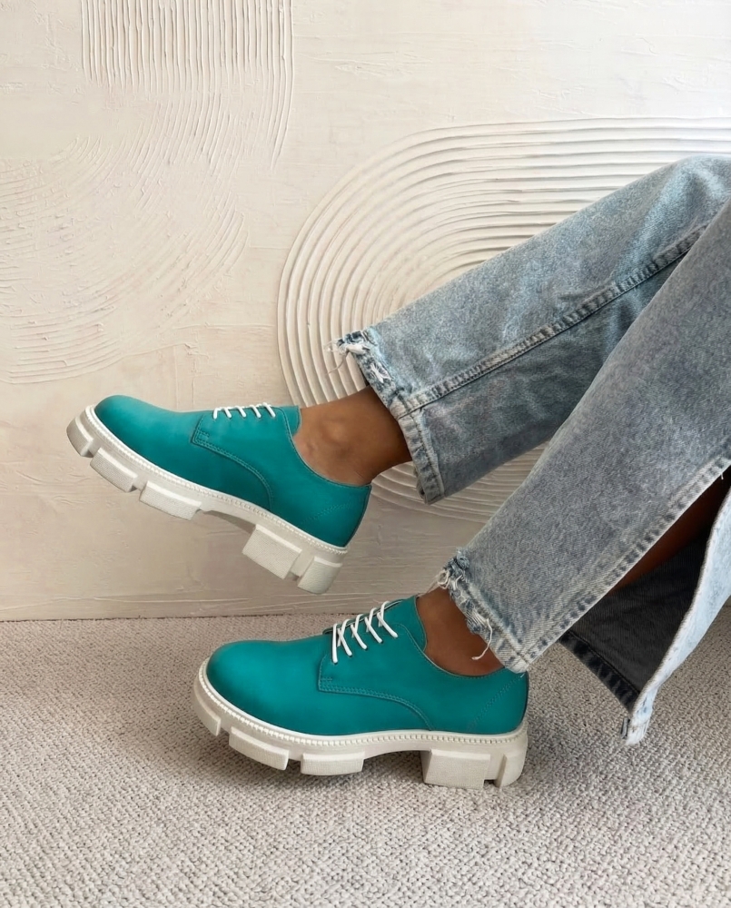 Тюркоазени обувки от естествена кожа