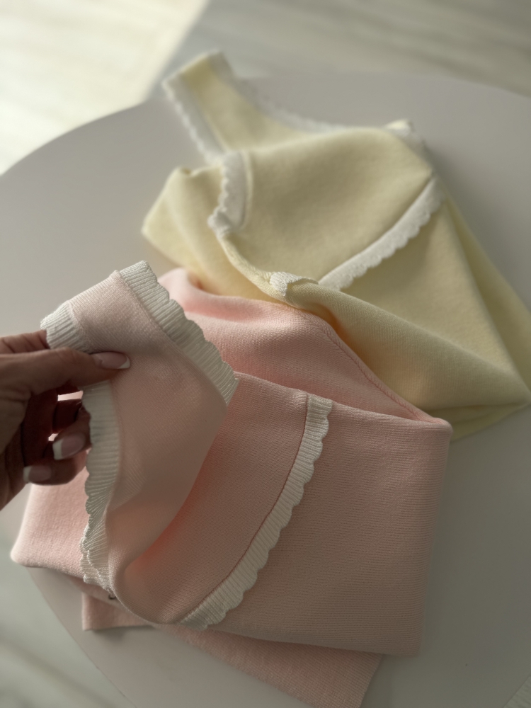 Розова пролетна рокля с деколте