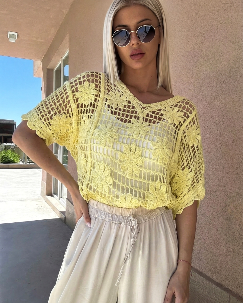 Жълта тениска едро плетиво