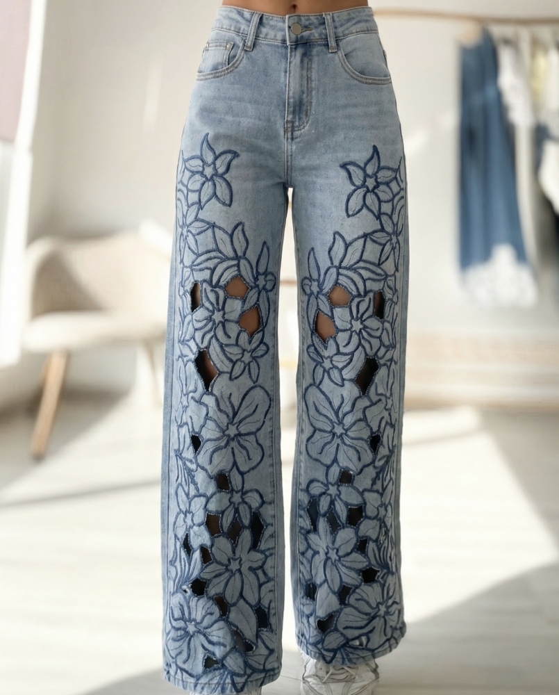 Дънки с рязана дантела и бродерии