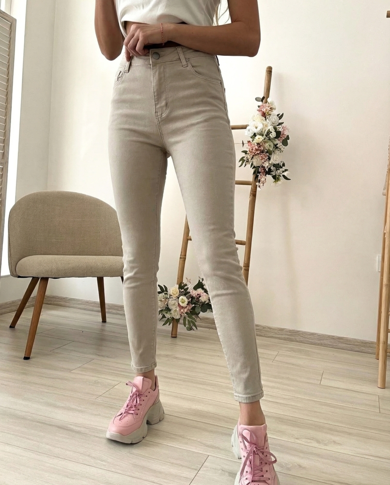Бежови дънки слим фит 