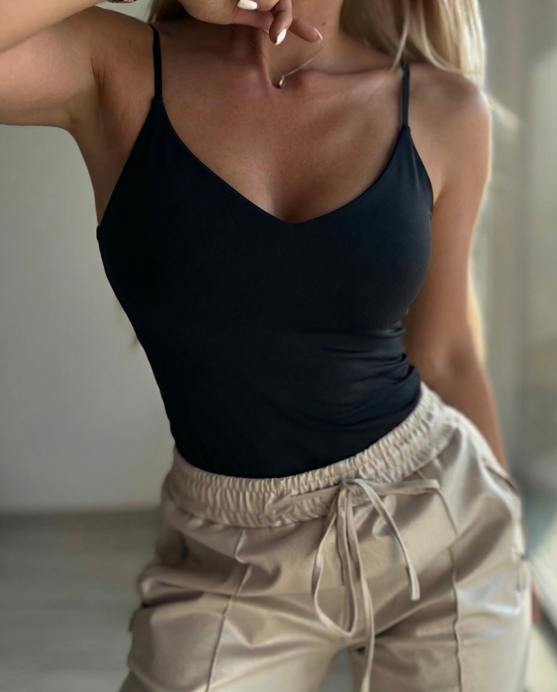 Черен потник с тънки презрамки