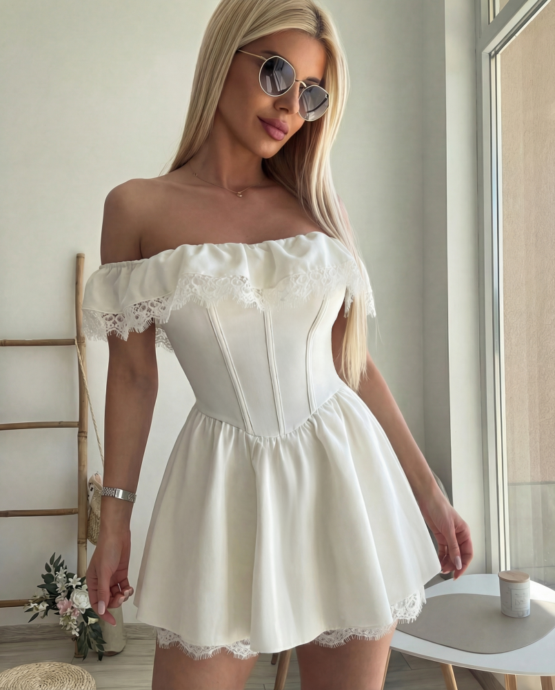 Рокля екрю с лодка деколте и панталонки