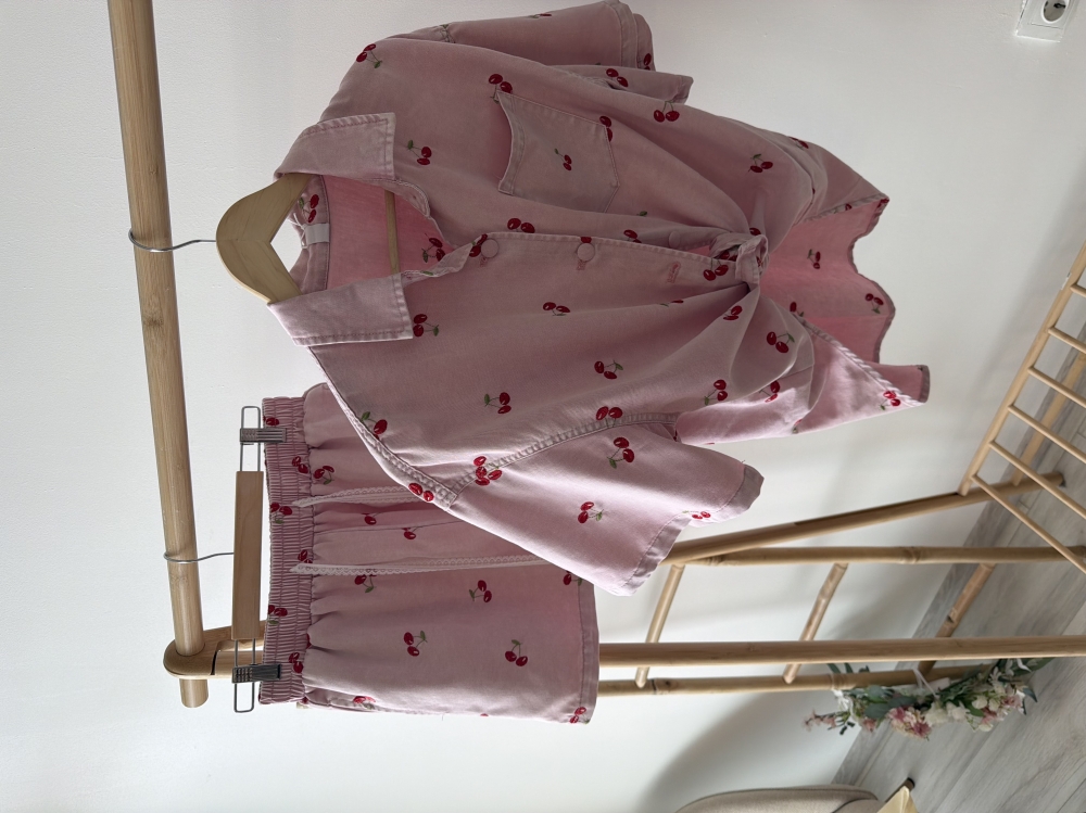 Розов дънков комплект с черешки