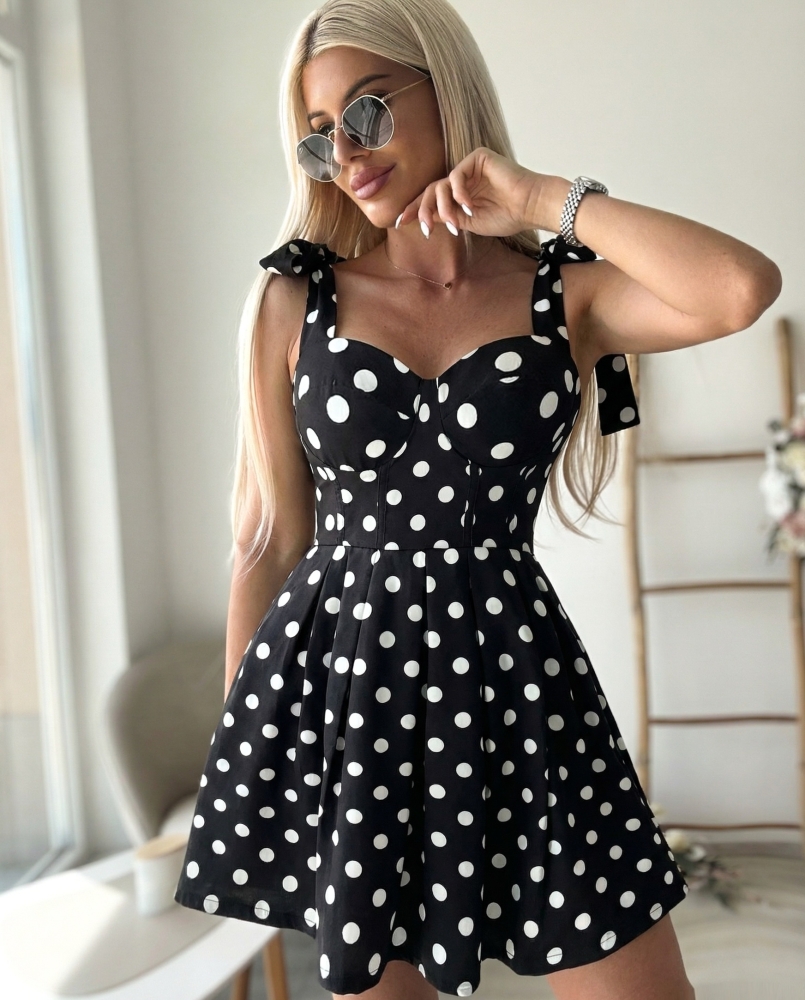 Черна рокля на точки