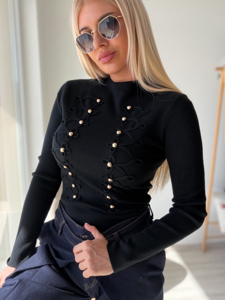 Черна блуза по тялото със златни копчета